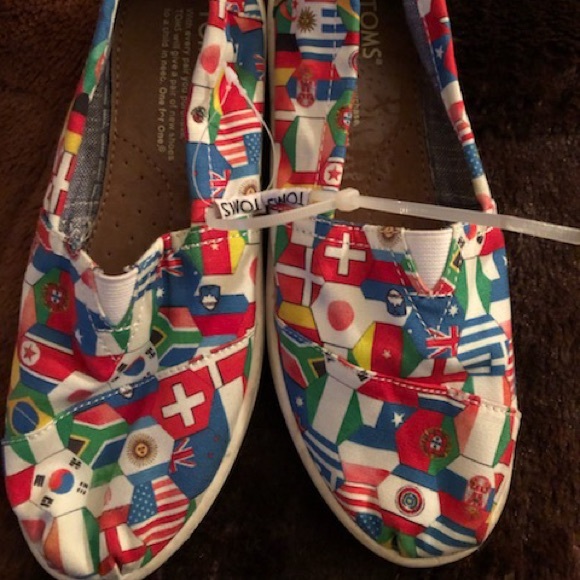 Toms Other - TOMS World Flags Sneakers Youth 3